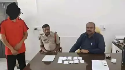 పత్తికొండ: క్రిష్ణగిరి మండలం టోల్ ప్లాజా వద్ద కొకైన్ తో పట్టుబడిన యువకుడు కేసు నమోదు చేసి దర్యాప్తు చేస్తున్న పోలీసులు