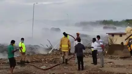 மானூர்: ராமன்பட்டி குப்பை கிடங்கில் 2வது நாளாக பற்றி எரியும் தீ. புகைமூட்டம்.