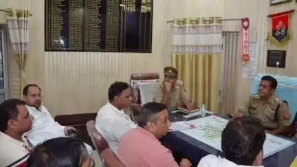 बड़ौत: ASP ने व्यापारी सुरक्षा प्रकोष्ठ के तहत बड़ौत थाने में व्यापारियों के साथ की गोष्ठी, दिए आवश्यक निर्देश