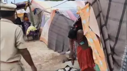 ఓబుల దేవర చెరువు శివారు కాలనీ గుడిసెల్లో ఈ నరేందర్ రెడ్డి ఆధ్వర్యంలో పోలీసుల కార్డెన్ సెర్చ్