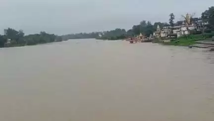 डिंडौरी: डिंडौरी के पहाड़ी और मैदानी इलाकों में बारिश जारी, नर्मदा नदी का जलस्तर बढ़ा