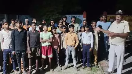 बहुजन मुक्ति पार्टी के प्रदेश सचिव पहुंचे बम्हरौली ग्राम सभा में स्कूल बंद होने की खबर से ग्राम वासियों में आक्रोश जय मूल निवासी जयभारत जय भीम जय संविधान।