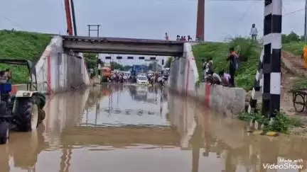 मिर्ज़ापुर: भारी बारिश के कारण बीएसए ने कक्षा एक से आठ तक के सभी विद्यालयों को किया बंद, जल जमाव से आवागमन बाधित