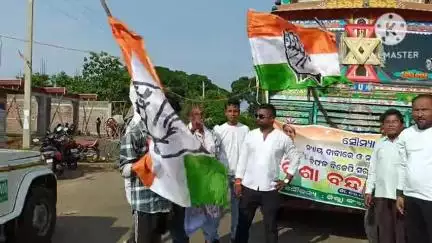 ନର୍ଲା: ନର୍ଲା ପ୍ରଦେଶ କଂଗ୍ରେସ କମିଟି ପକ୍ଷରୁ କଲେଜ୍ ଛାତ୍ରୀ ଙ୍କୁ ନ୍ୟାୟ ଦାବୀରେ ରାସ୍ତା ରୋକ୍ ଆନ୍ଦୋଳନ