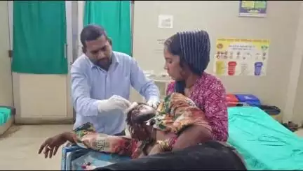 बांसवाड़ा: परतापुर कस्बे में अज्ञात वाहन ने बाइक को चपेट में लिया, युवक को लगी चोट, एमजी अस्पताल में उपचार जारी