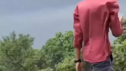 मऊ: बड़ागांव के पास नाबालिग का बाइक से स्टंट करते वीडियो हुआ वायरल, पुलिस ने ₹18,500 का चालान कर बाइक को किया सीज
