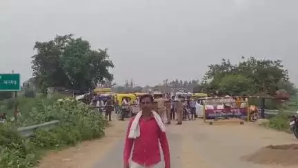 जालौन: जालौन से औरैया जोड़ने वाला पुल बंद,प्रशासन ने कड़े इंतजाम किए,लोगों का जाना बंद,पुलिस तैनात  #jansamasya