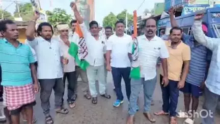 ବୀରମହାରାଜପୁର: ଏଫଏମ କଲେଜ ଛାତ୍ରୀଙ୍କୁ  ନ୍ୟାୟ ଦାବିରେ ବୀରମହାରାଜପୁରରେ  ବ୍ଲକ କଂଗ୍ରେସ ପକ୍ଷରୁ  ବନ୍ଦ ପାଳନ