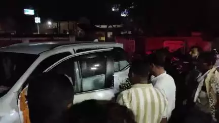 छग प्रदेश कांग्रेस अध्यक्ष मान दीपक बैज पहुचे कोंडागांव कांग्रेस कार्यकर्ताओं ने किया जोरदार स्वागत केक काटकर मनाया उनका जन्मदिन