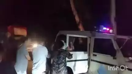 होशंगाबाद नगर: डबल फाटक के पास शोभा रेजिडेंसी के सामने अज्ञात वाहन ने बाइक सवार को टक्कर मारी, पुलिस ने पहुंचाया अस्पताल