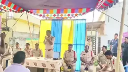 జూలూరుపాడు: జూలూరుపాడు మండలం మాచినేని పేట గ్రామంలో కార్డాన్ చర్చ్ పై స్పెషల్ ప్రోగ్రాం డి.ఎస్.పి అబ్దుల్ రెహమాన్