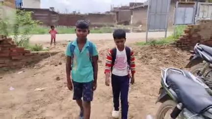 मुरैना/जौरा रुनीपुर रोड पर बने गुर्जापुरा के शासकीय प्राथमिक विद्यालय की हालत देखकर सोचने पर मजबूर हो जाएंगे आप