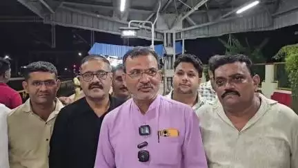 દાહોદ: અગસ્ત ક્રાંતિ તેજસ રાજધાની એક્સપ્રેસ ટ્રેનનું દાહોદના રેલ્વે સ્ટેશન ખાતે ભવ્ય સ્વાગત કરાયું
