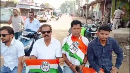 ଝାରସୁଗୁଡା: ଏଫଏମ କଲେଜ ଛାତ୍ରୀଙ୍କ ମୃତ୍ୟୁ ଘଟଣାରେ ନ୍ୟାୟ ପ୍ରଦାନ ଦାବିରେ ବନ୍ଧବାହାଲ ଠାରେ କଂଗ୍ରେସ କମିଟି ପକ୍ଷରୁ ୧୨ ଘଣ୍ଟିଆ ଓଡ଼ିଶା ବନ୍ଦ