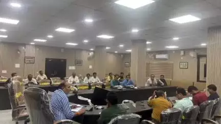 भिंड नगर: अपर कलेक्टर ने बुधवार-गुरुवार की रात कलेक्ट्रेट में अधिकारियों की बैठक बुलाई