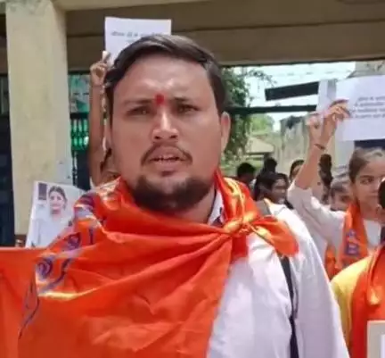 औरैया: उड़ीसा में उत्पीड़न से परेशान होकर छात्रा ने किया आत्मदाह,अखिल भारतीय विद्यार्थी परिषद के दौरा जानकारी,