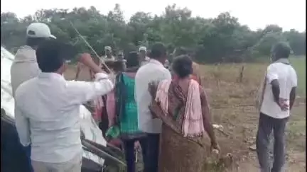 వైరా: ఎర్రబోడు  పోడు సాగు చేస్తున్న రైతులను అడ్డగించిన ఫారెస్ట్ అధికారులు