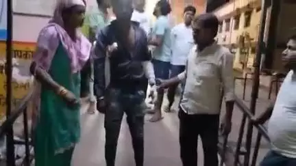 हाथरस: आगरा रोड रोडवेज़ वर्कशॉप के पास बाइक सवार दो लोगों को रोडवेज बस ने मारी टक्कर, घायलों को अस्पताल लाया गया, उपचार जारी