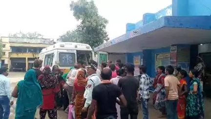 अमरपुर: सुल्तानपुर के पास बाइक और स्कूटी की टक्कर में दो शिक्षक सहित तीन लोग घायल, हालत गंभीर