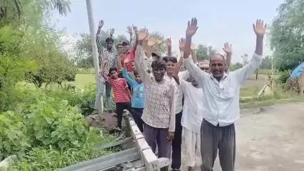 सहसवान: जरीफनगर बिधुत उपकेंद्र के अंतर्गत ट्रांसफार्मर लगे विद्युत पोल 3 महीने से टूटे पड़े, लोगों की सप्लाई बाधित #jansamasya