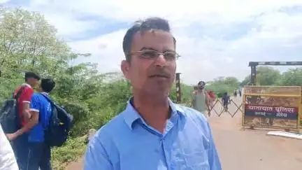 औरैया: यमुना नदी का पुल बंद होने से, लोगों ने मीडिया के सामने सुनाई आप बीती