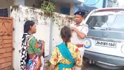 कांके: डोरंडा के परास टोली मुहल्ले में महिला ने बच्चों के साथ घर में चोरी की