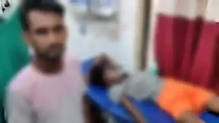 सासनी: सासनी क्षेत्र के एक गांव में किशोर ने अज्ञात कारणों से विषाक्त पदार्थ का सेवन किया, हालत बिगड़ने पर परिजन लाए अस्पताल