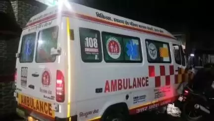 महोबा: चिचारा पावर हाउस के पास ट्रक की टक्कर से बुजुर्ग ई-रिक्शा चालक गंभीर रूप से घायल, डॉक्टर ने हायर सेंटर किया रिफर