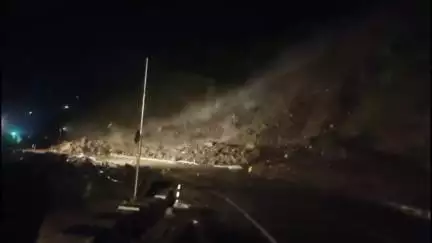 मंडी: चंडीगढ़-मनाली फोरलेन 8 घंटे बाद खुला, वन-वे ट्रैफिक चलाया जा रहा; पंडोह में पत्थर गिरने से यात्री रात भर फंसे रहे