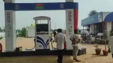 उमरिया गांव स्थित पेट्रोल पंप पर अज्ञात बाइक सवारों ने लूटपाट के दौरान चाकू मारकर की सुपरवाइजर की हत्या