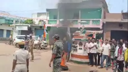 ନୂଆପଡା: ବାଲେଶ୍ଵର ଛାତ୍ରୀଙ୍କ ଆତ୍ମହୁତି ଘଟଣାକୁ ନେଇ ଧରମବନ୍ଧାରେ କଂଗ୍ରେସର ବନ୍ଦ ପାଳନ