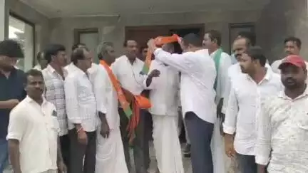 నిర్మల్: మామడ మండలం కొరటికల్ గ్రామానికి చెందిన పలువురు కాంగ్రెస్ నాయకులు ఎమ్మెల్యే మహేశ్వర్ రెడ్డి సమక్షంలో బీజేపీలో చేరిక