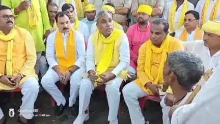 बांसडीह: करनई ग्राम सभा में कैबिनेट मंत्री ओपी राजभर ने मृतक पिंटू राजभर के परिजनों से मिलकर जाना हाल, हर संभव मदद का दिया भरोसा