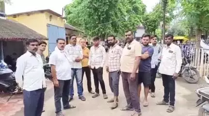 नरसिंहपुर: कठोतिया स्वागत गेट के पास दुर्घटना में बाइक चालक की मौत, जिला अस्पताल में हुआ पोस्टमार्टम