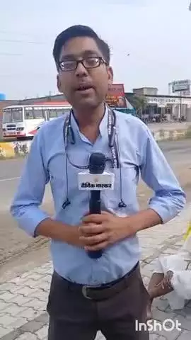 कासगंज: हाथरस का एक परिवार माता-पिता को कछला गंगा से स्नान कराकर कावड़ में बिठाकर गांव के लिए रवाना हुआ