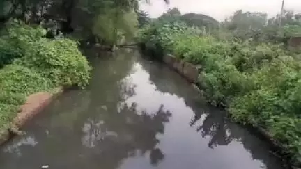 ಹೊಸಪೇಟೆ: ನಗರದ ಬಸವಣ್ಣ ಕಾಲುವೆಗೆ ಹರಿದು ಬರುತ್ತಿರುವ ಕೊಳಚೆ ನೀರು,ಸಾರ್ವಜನಿಕರಿಗೆ ಸೊಳ್ಳೆಗಳ ಕಾಟ