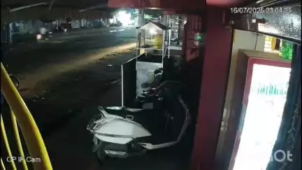 மேட்டுப்பாளையம்: சி டி சி பகுதியில் இருசக்கர வாகனங்கள் மோதிய விபத்தில் மூன்று பேர் காயம் சிசிடிவி காட்சிகள் வெளியாகி பரபரப்பு