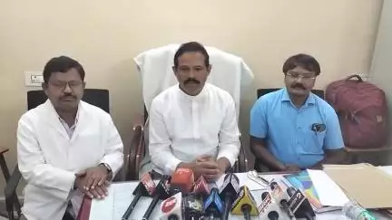 మహబూబాబాద్: మహబూబాబాద్ ప్రభుత్వ ఆసుపత్రి లో వైద్యులతో సమీక్షా నిర్వహించి హేచ్చరికలు జారీ చేసిన ఎమ్మెల్యే మురళి నాయక్..
