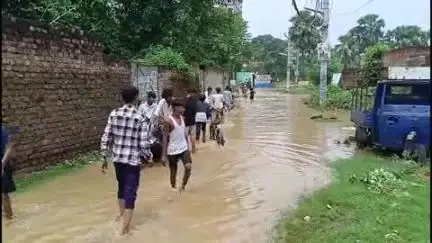 बिहार: सोहसराय में पंचाने नदी में आया उफान, शहरी इलाके में घुसा पानी, कई रास्ते बंद