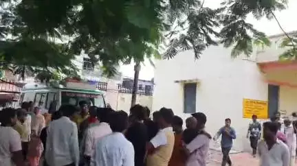 रामपुर: ज़िला अस्पताल की मोर्चरी में युवक के शव के पोस्टमार्टम को लेकर दो पक्षों के बीच हुई झड़प, पुलिस ने कराई सुलह