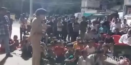 गंधवानी: गंधवानी, मनावर, धरमपुरी पुलिस ने मनावर में IPS अधिकारी के साथ 'नशे से दूरी है ज़रूरी' अभियान चलाया