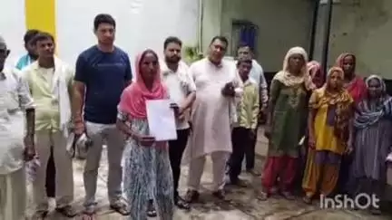 बेहट: लतीफपुर भूड़ के ग्रामीणों ने दबंगों पर उनकी जमीन कब्जाने का आरोप लगाया
