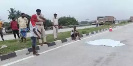 दिघलबैंक: ताराबारी ओवरब्रिज के पास मिली अज्ञात महिला का शव, पुलिस जांच में जुटी