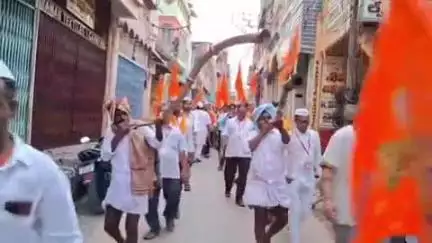 గుంతకల్లు: పామిడి నుంచి తిరుమల తిరుపతికి భక్తులు పాదయాత్ర, ఆలయంలో ప్రత్యేక పూజలు చేసి యాత్ర ప్రారంభం