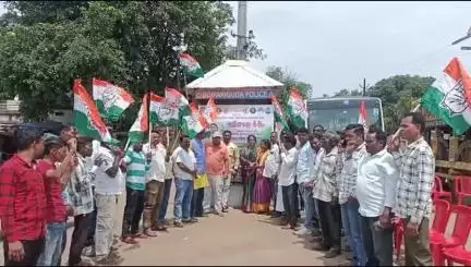 କୋଟପାଡ: କଂଗ୍ରେସ ପକ୍ଷରୁ ଦିଆଯାଇଥିବା ଓଡ଼ିଶା ବନ୍ଦର ପ୍ରଭାବ ବୈପାରୀଗୁଡା ଏବଂ କୁନ୍ଦୁରା ରେ ଦେଖିବାକୁ ମିଳିଛି ।