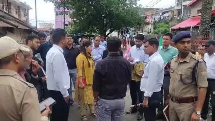पौड़ी: राजस्व, पालिका, पुलिस व जिला विकास प्राधिकरण की संयुक्त टीम ने बाजारों में पार्किंग व्यवस्था का किया निरीक्षण