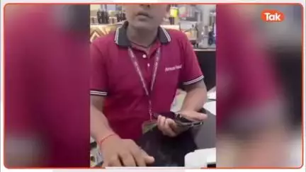 वाह! अब ये भाषा नहीं, बदला है। मराठी के बदले भोजपुरी, गुंडागर्दी के बदले गुंडागर्दी। पर कहानी यहीं खत्म नहीं होती...  पहला वीडियो, महाराष्ट्र के विरार का है जहाँ एक ऑटो…