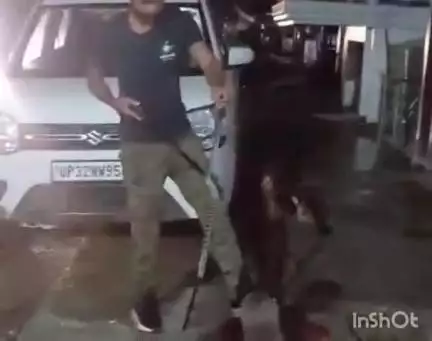 संडीला: कछौना के मुख्य चौराहे पर स्थित यू.जे. गेस्ट हाउस के बेसमेंट में मिला क्रेट स्नेक प्रजाति का सांप, किया गया रेस्क्यू