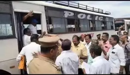 பெரம்பலூர்: பழைய ஓய்வூதியம் கேட்டு மறியல், டிட்டோஜாக் அமைப்பின் 200க்கும் மேற்பட்ட ஆசிரியர்கள் கைது