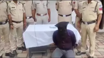 हुज़ूर: भोपाल जीआरपी ने राजधानी एक्सप्रेस से महिला का पर्स चुराने वाले शातिर चोर को गिरफ्तार किया